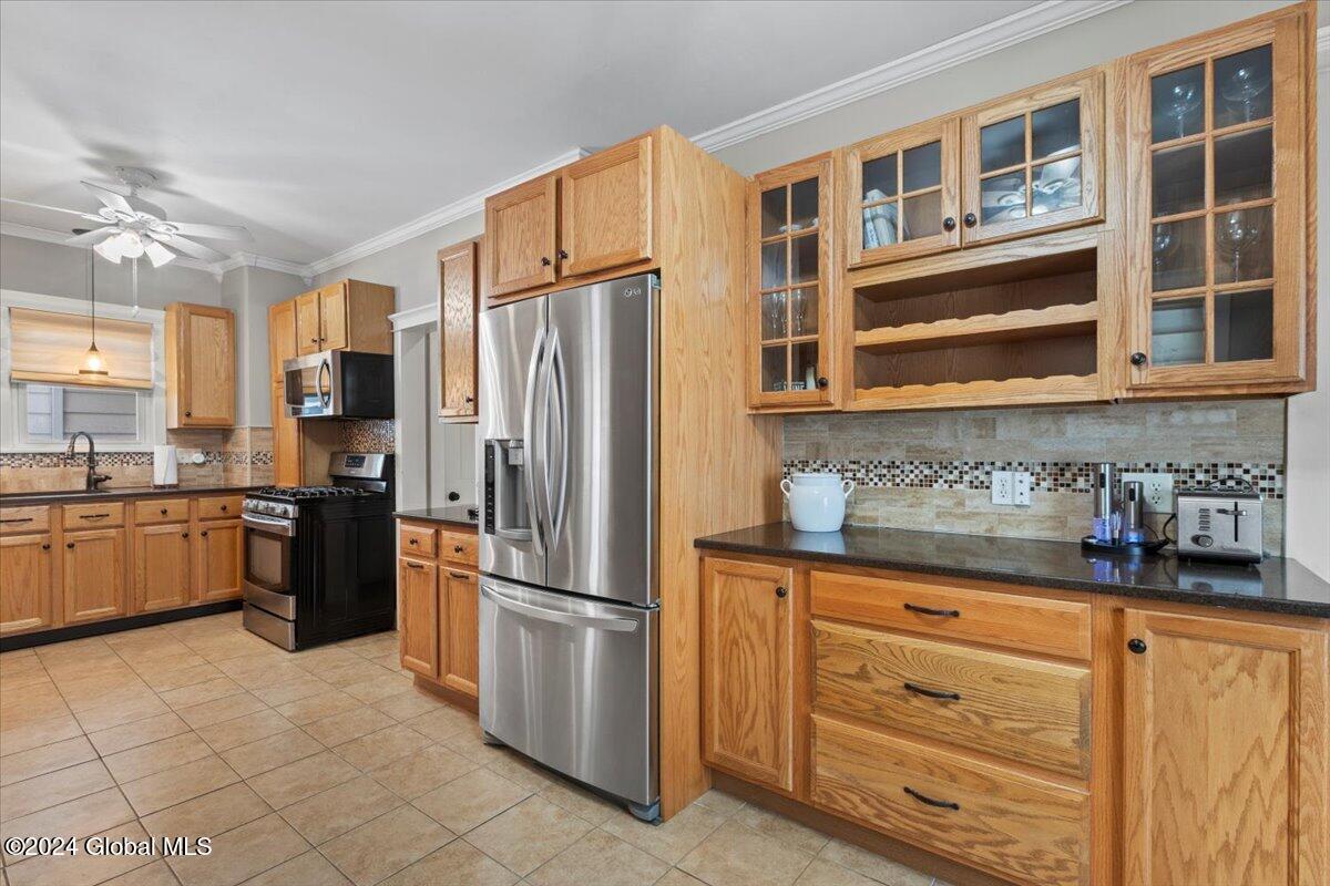 1091 Van Antwerp Road Schenectady, NY 12309 - Photo 4 of 36 19-ES6A9355