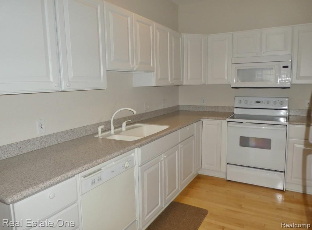 2660 Crooks Road Royal Oak, MI 48073 - Photo 7 of 33