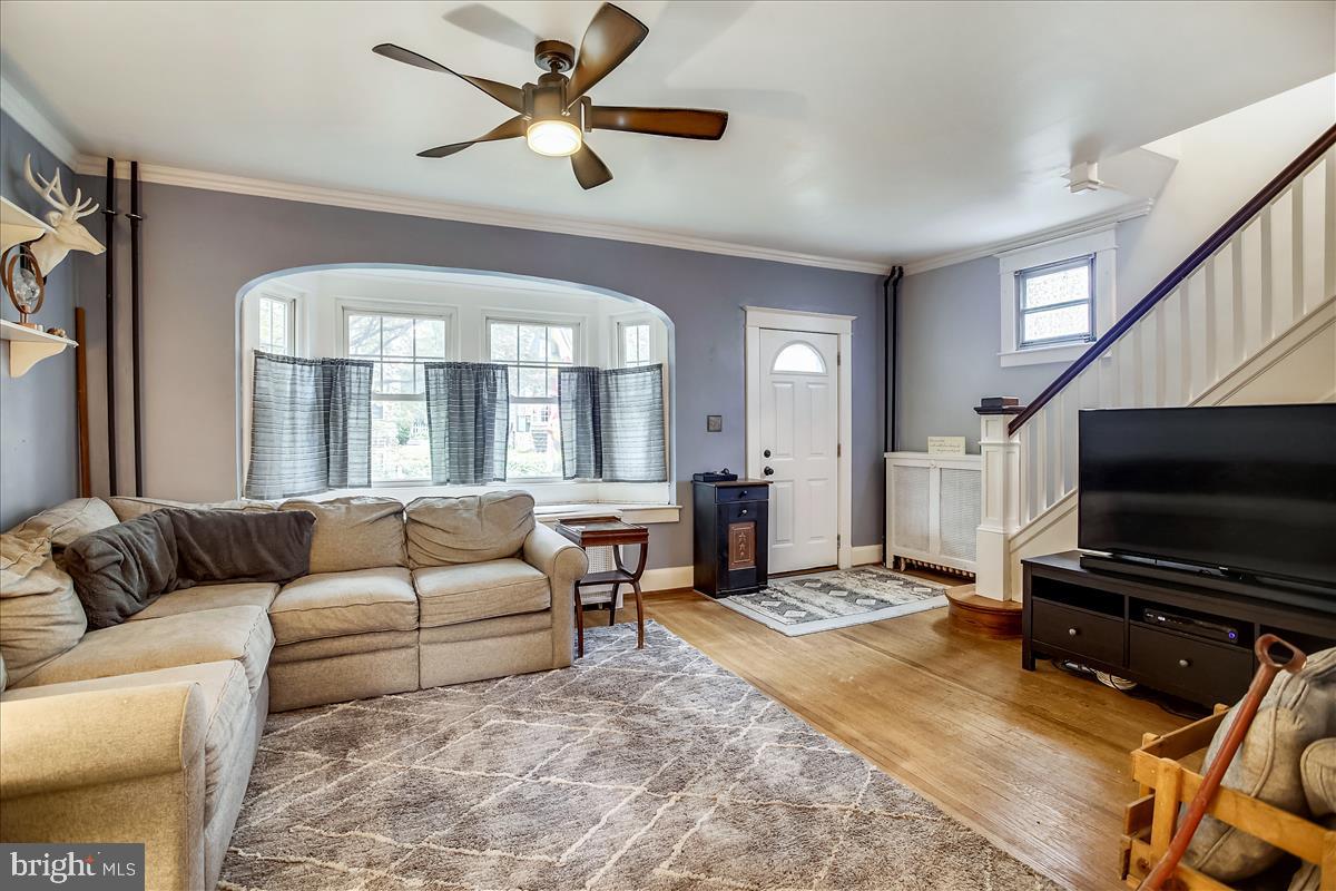 5313 Wendley Road Baltimore, MD 21229 - Photo 13 of 37 Extra large bay window with seat and crown molding