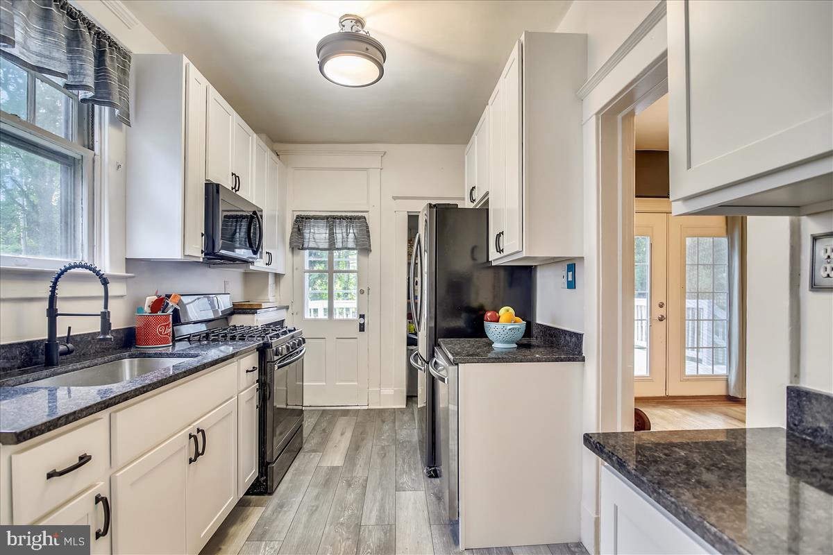 5313 Wendley Road Baltimore, MD 21229 - Photo 20 of 37 New Kitchen floor & granite tops