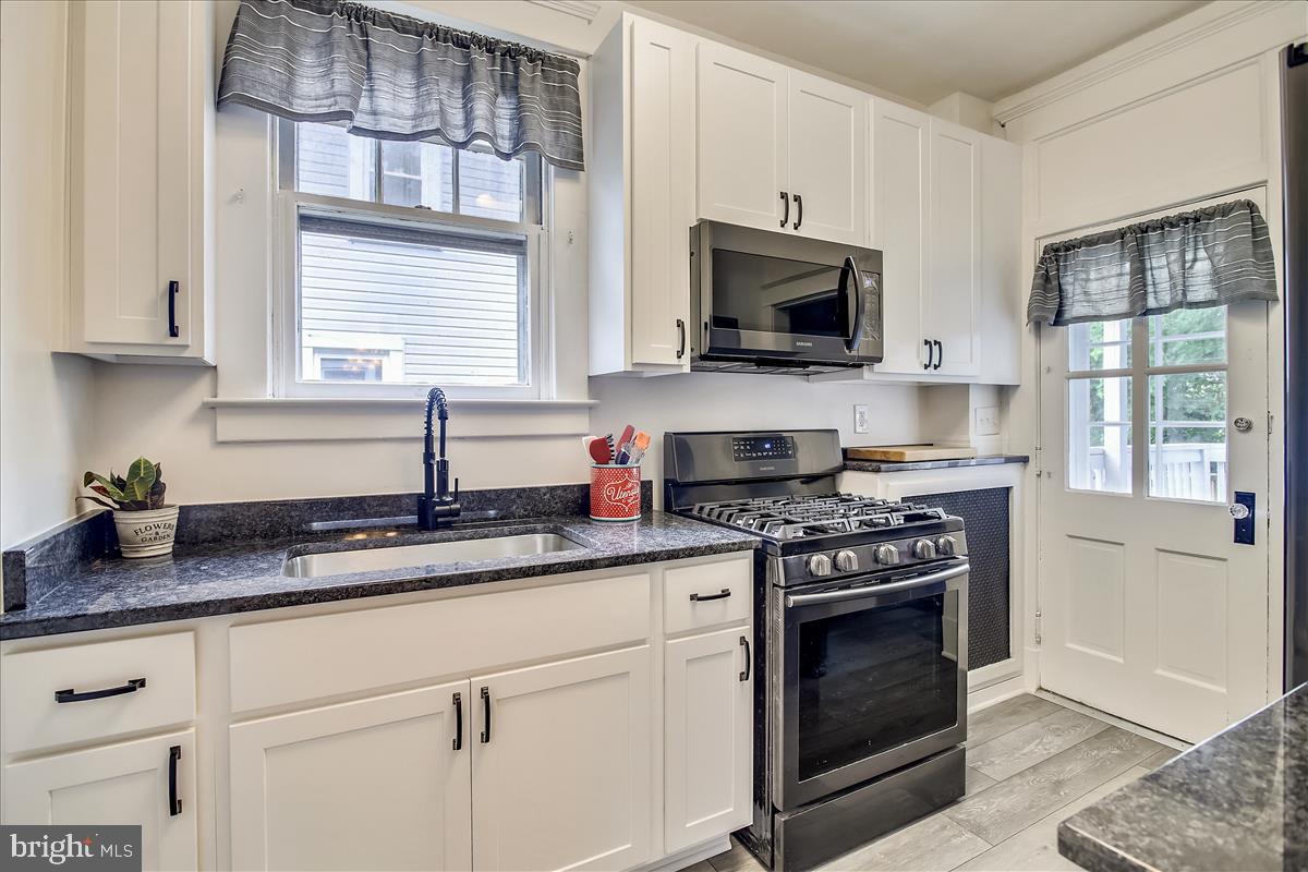 5313 Wendley Road Baltimore, MD 21229 - Photo 21 of 37 Bright kitchen with door to rear deck