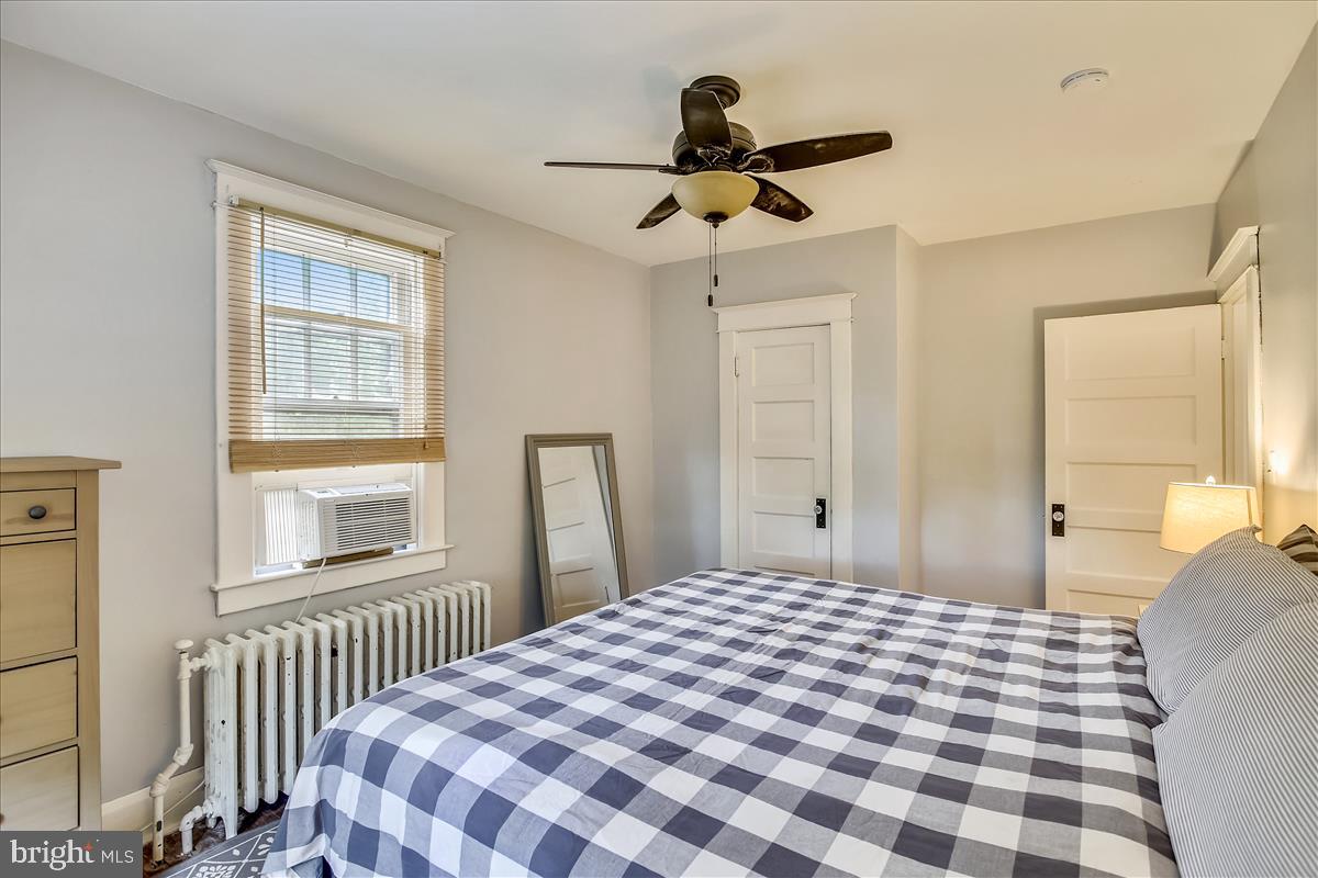 5313 Wendley Road Baltimore, MD 21229 - Photo 24 of 37 Owner's bedroom