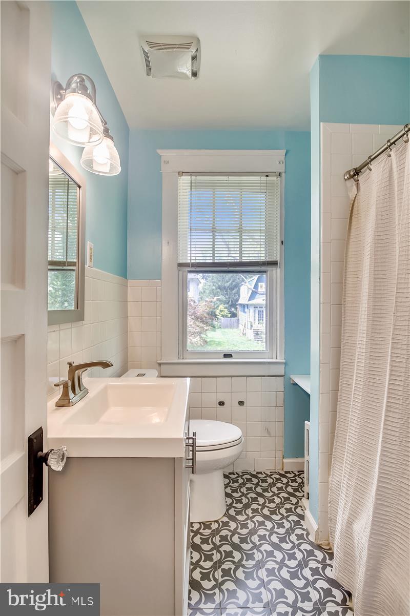 5313 Wendley Road Baltimore, MD 21229 - Photo 31 of 37 Newer full bath with tub -shower combo