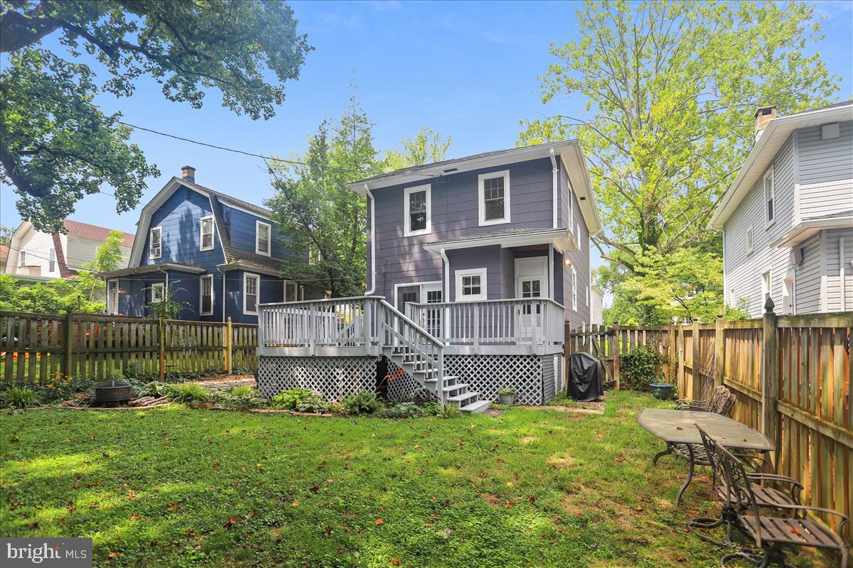 5313 Wendley Road Baltimore, MD 21229 - Photo 7 of 37 Huge rear deck with steps to fenced yard