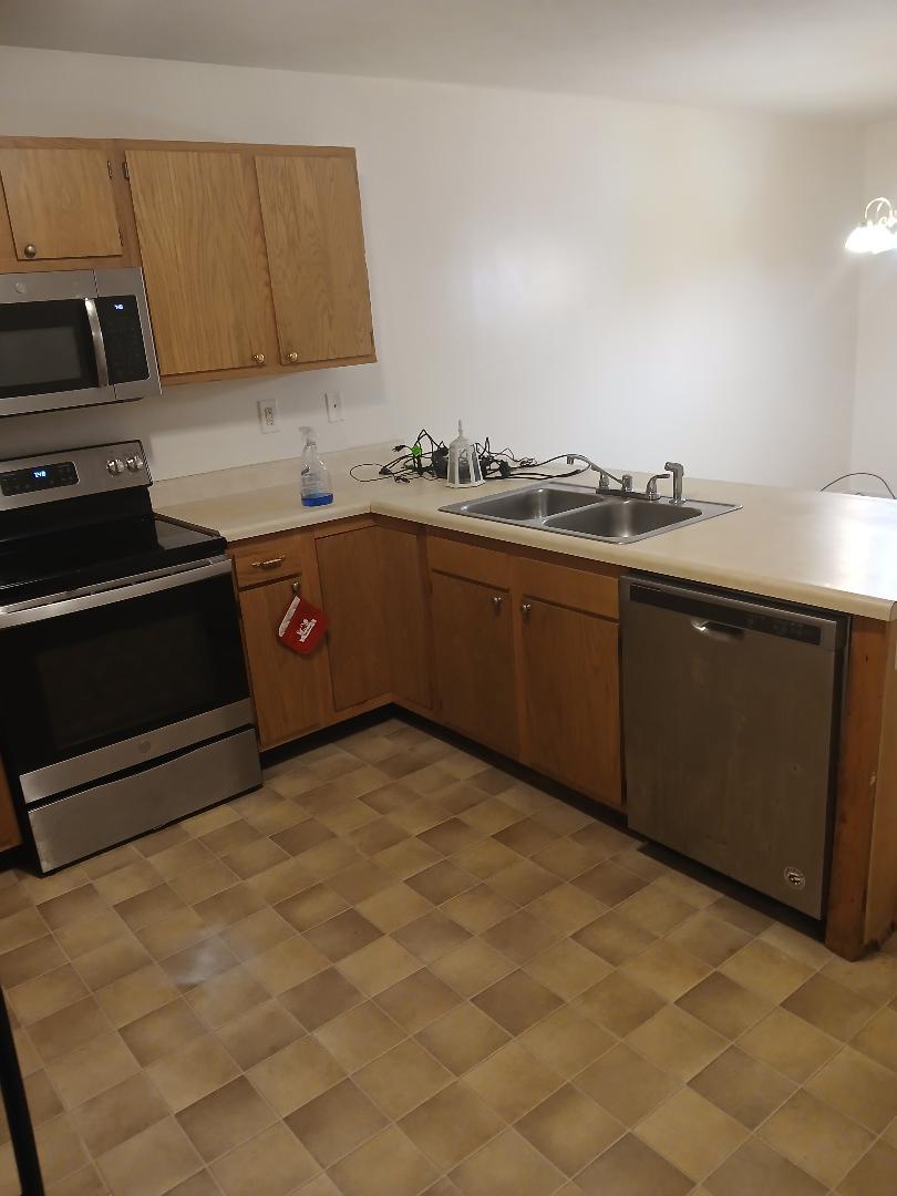 1405 East Edwards Street Springfield, IL 62703 - Photo 7 of 13 a kitchen with stainless steel appliances granite countertop a sink stove and cabinets