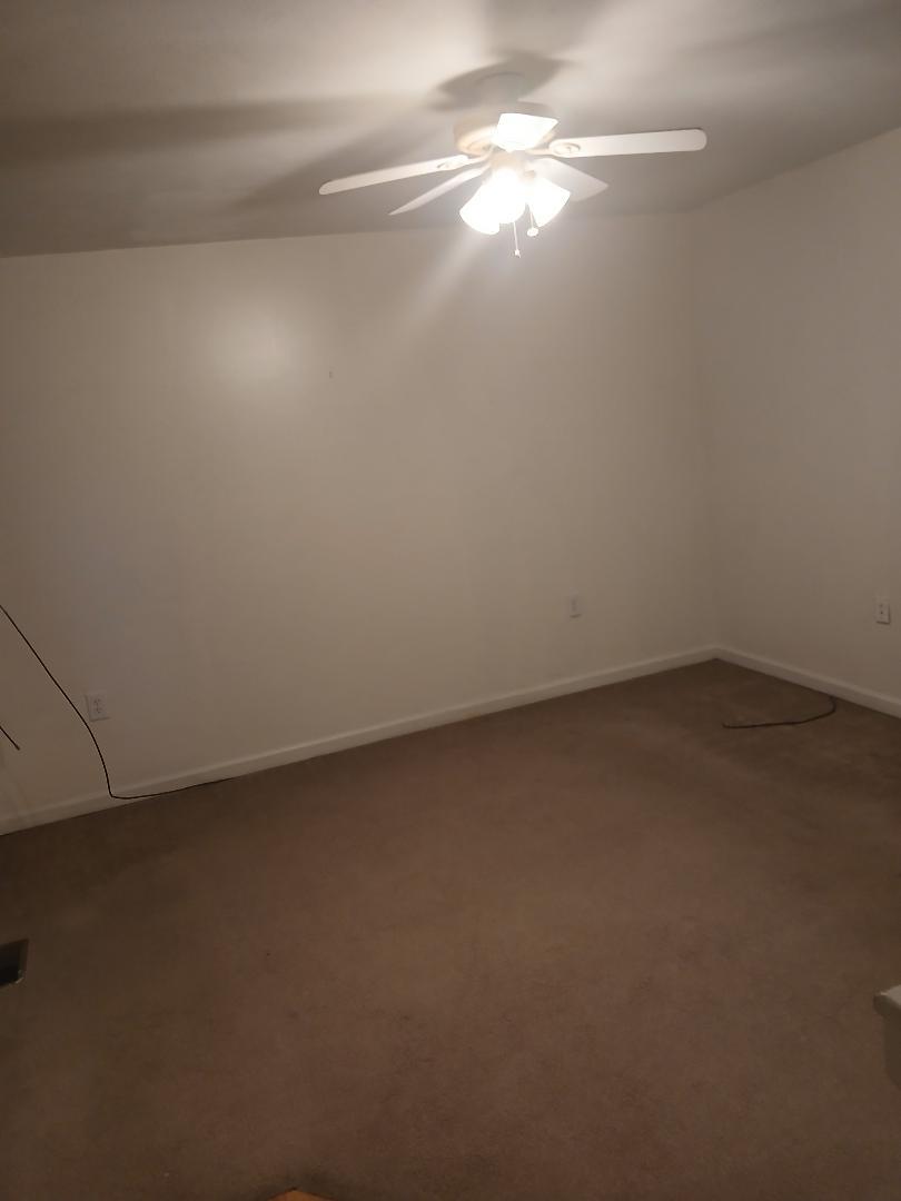 1405 East Edwards Street Springfield, IL 62703 - Photo 10 of 13 a view of a small space