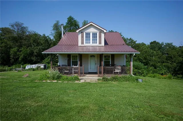 $199,000 | 439 Fort Cherry Road, Hickory, PA 15340