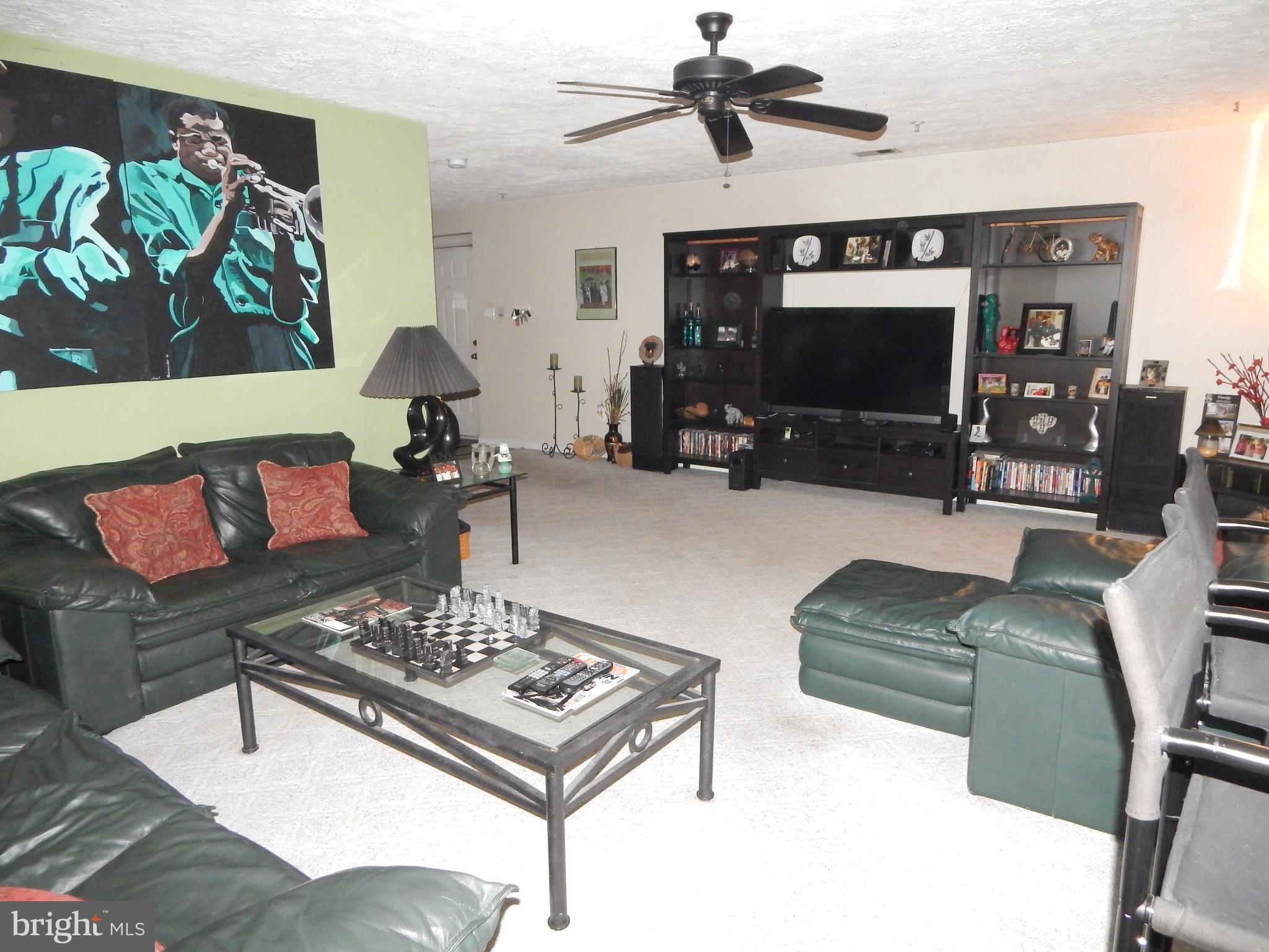 4553 Aspen Mill Road, Unit 4553 Baltimore, MD 21236 - Photo 14 of 31 Living Room