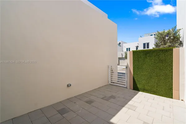 $4,800 | 6432 Northwest 104th Court, Doral, FL 33178