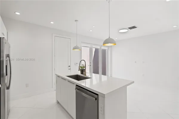 $4,800 | 6432 Northwest 104th Court, Doral, FL 33178