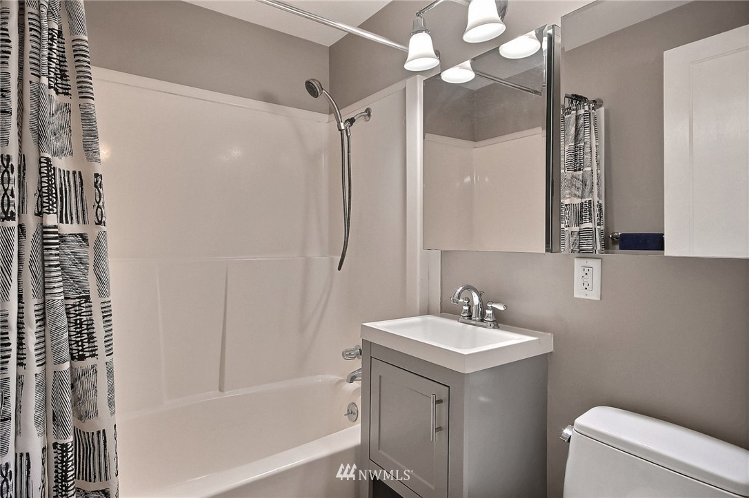 3604 Southeast 5th Street Renton, WA 98058 - Photo 11 of 19 Gallery Image 11