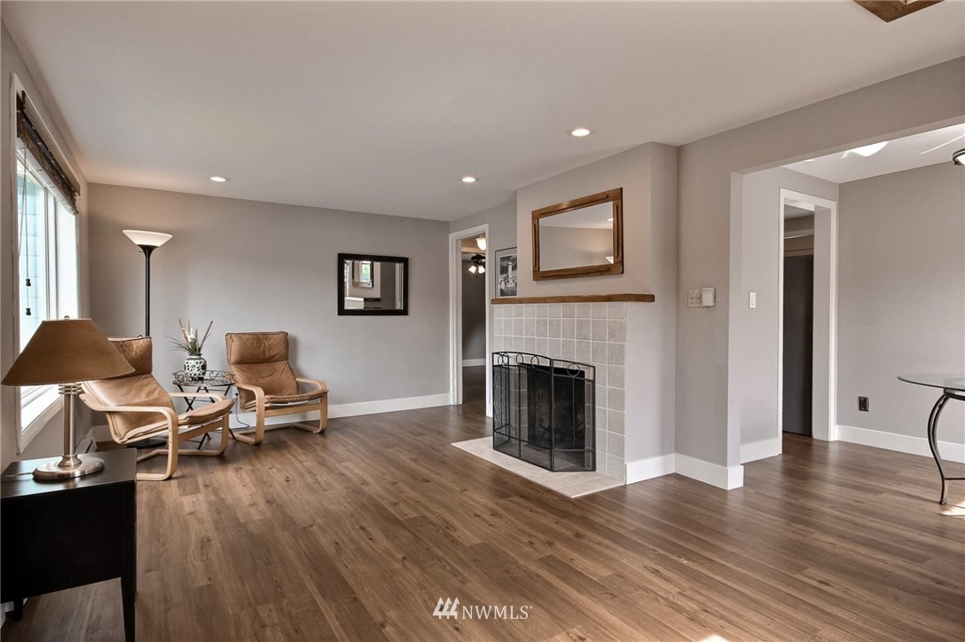 3604 Southeast 5th Street Renton, WA 98058 - Photo 3 of 19 Gallery Image 3