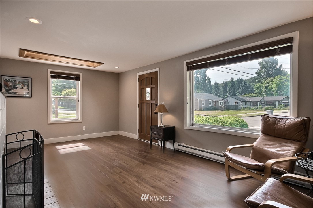3604 Southeast 5th Street Renton, WA 98058 - Photo 4 of 19 Gallery Image 4