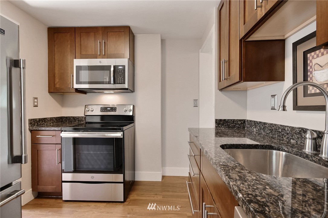 3604 Southeast 5th Street Renton, WA 98058 - Photo 8 of 19 Gallery Image 8