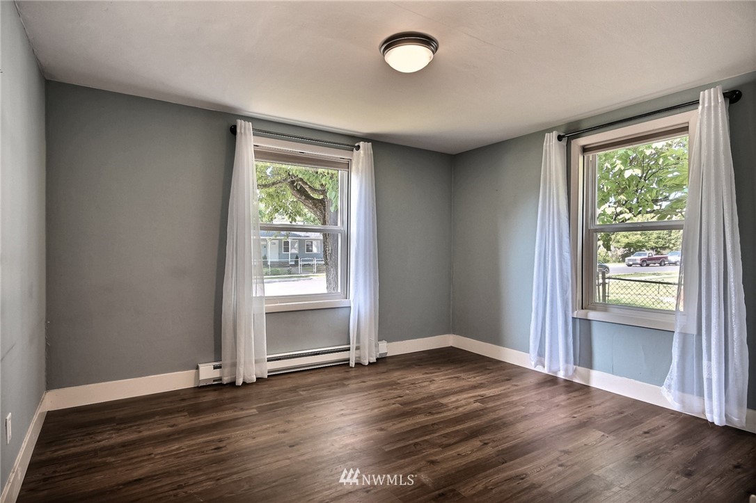 3604 Southeast 5th Street Renton, WA 98058 - Photo 9 of 19 Gallery Image 9