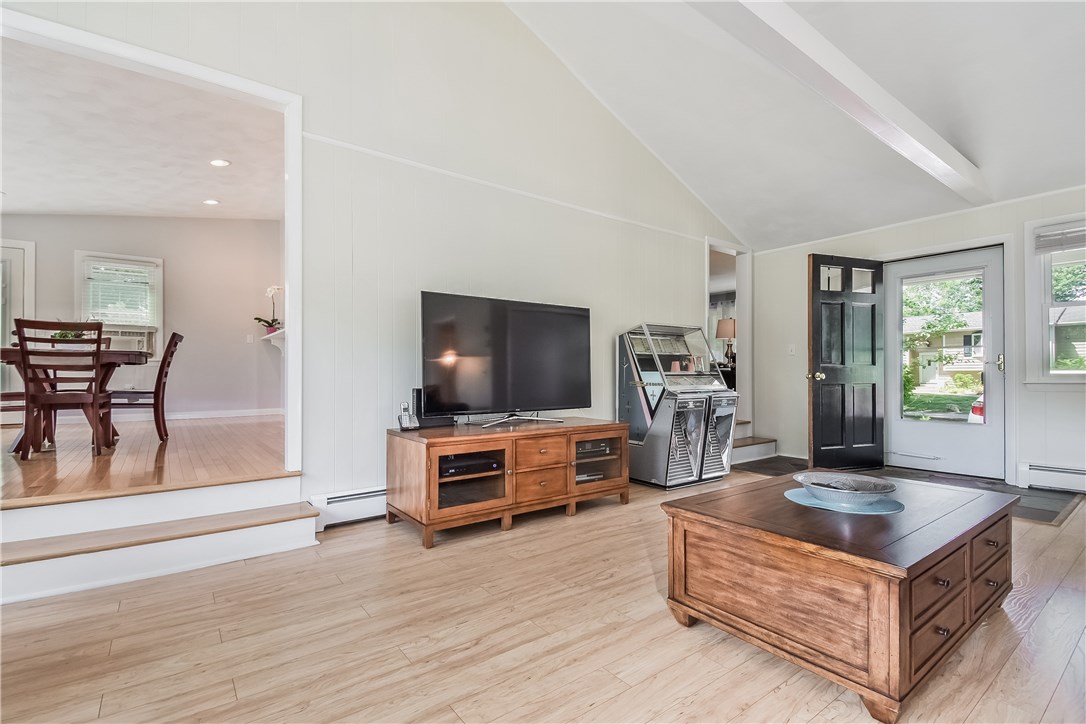 11 Fairfield Road Barrington, RI 02806 - Photo 5 of 27 Gallery Image 5