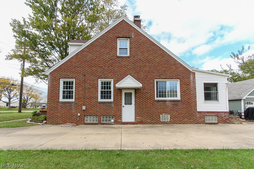 18388 Sheldon Road Brook Park, OH 44142 - Photo 4 of 35 Gallery Image 4