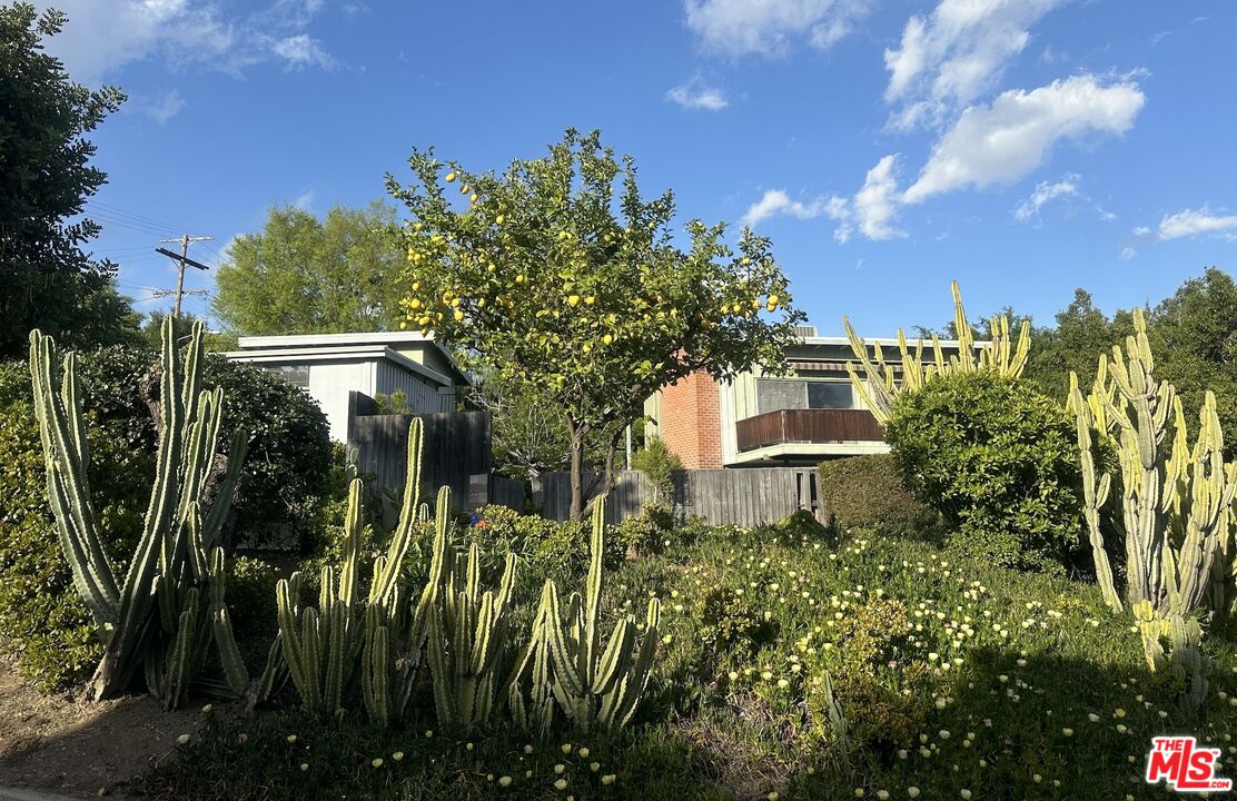 2052 Cerro Gordo Street, Los Angeles, CA 90039 Compass