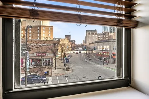 $279,900 | 807 Church Street, Unit 211, Evanston, IL 60201