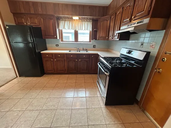 $2,200 | 9054 Bennett Avenue, Unit 2, Skokie, IL 60203