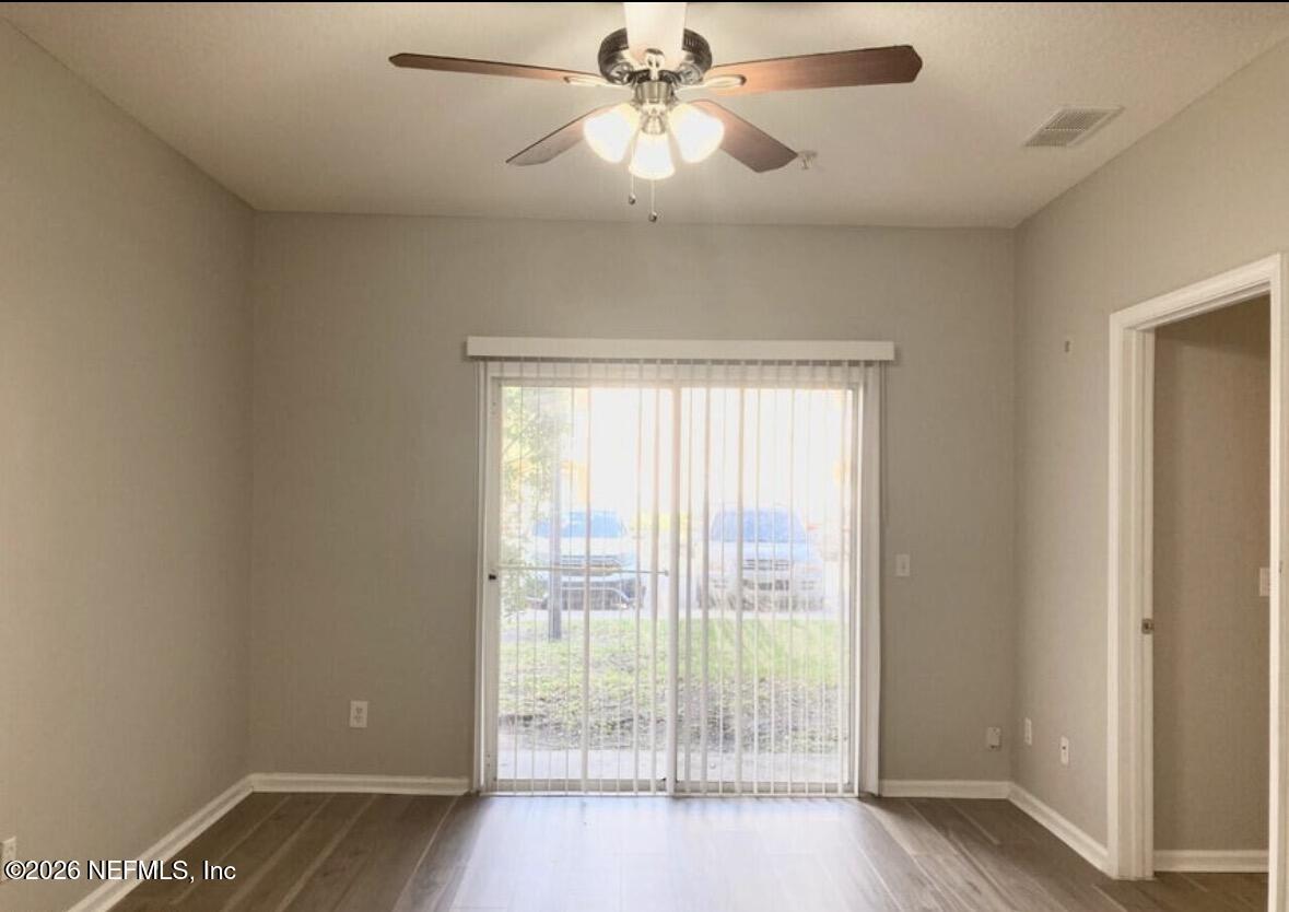 3610 Kirkpatrick Circle, Unit 3 Jacksonville, FL 32210 - Photo 3 of 19 Living room
