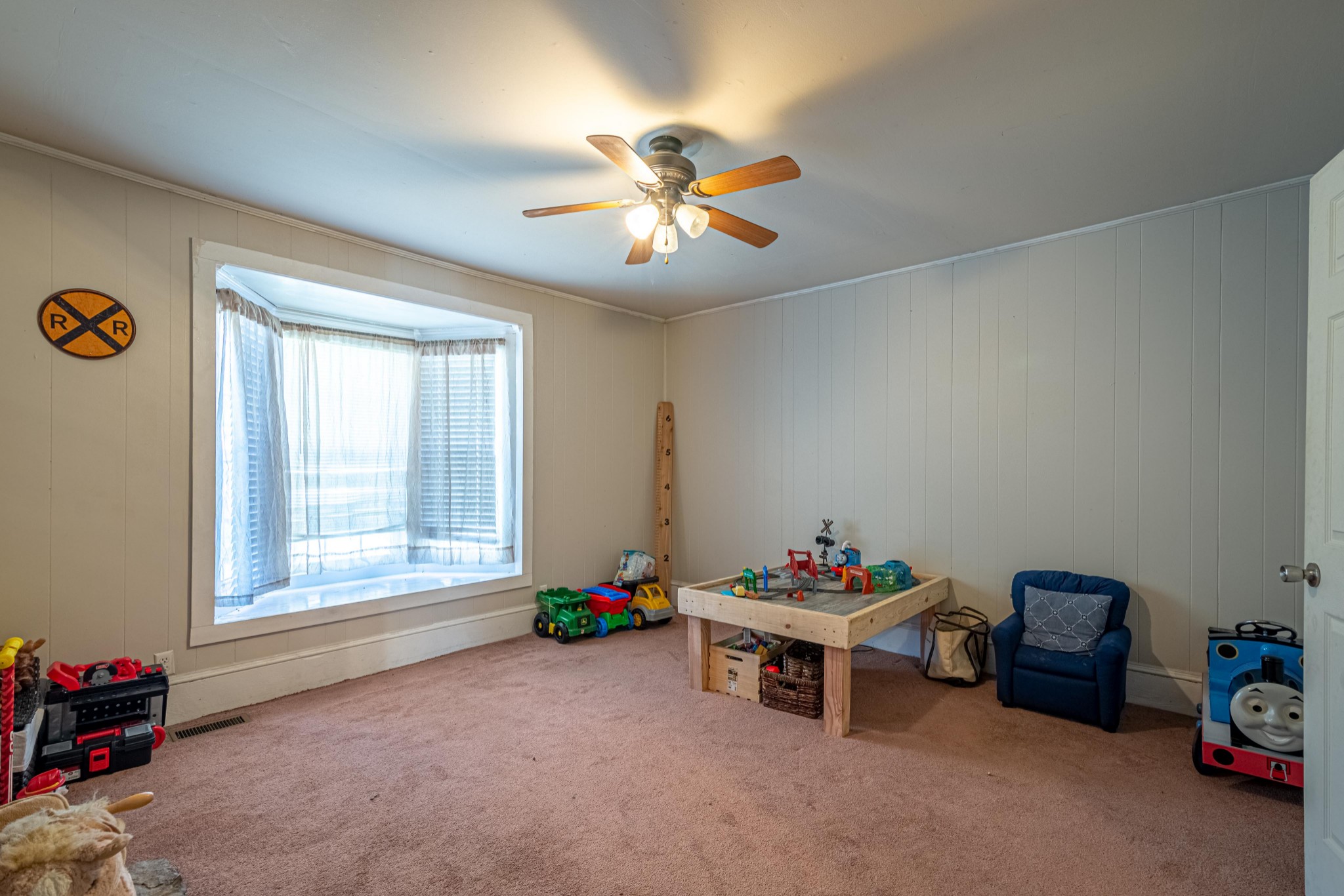 9263 Bethel Road Prospect, TN 38477 - Photo 19 of 45 a living room with furniture and a window