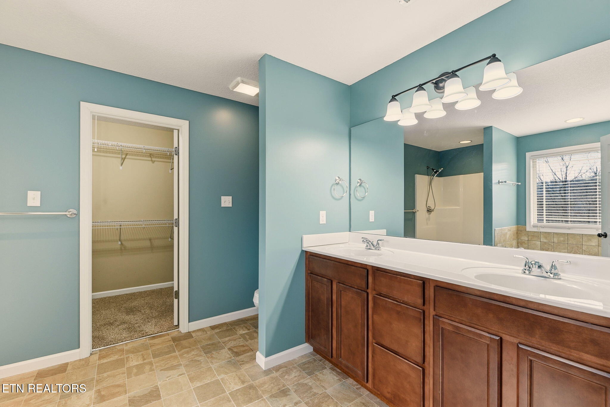 1632 Dempsey Road Knoxville, TN 37932 - Photo 25 of 56 Master Ensuite