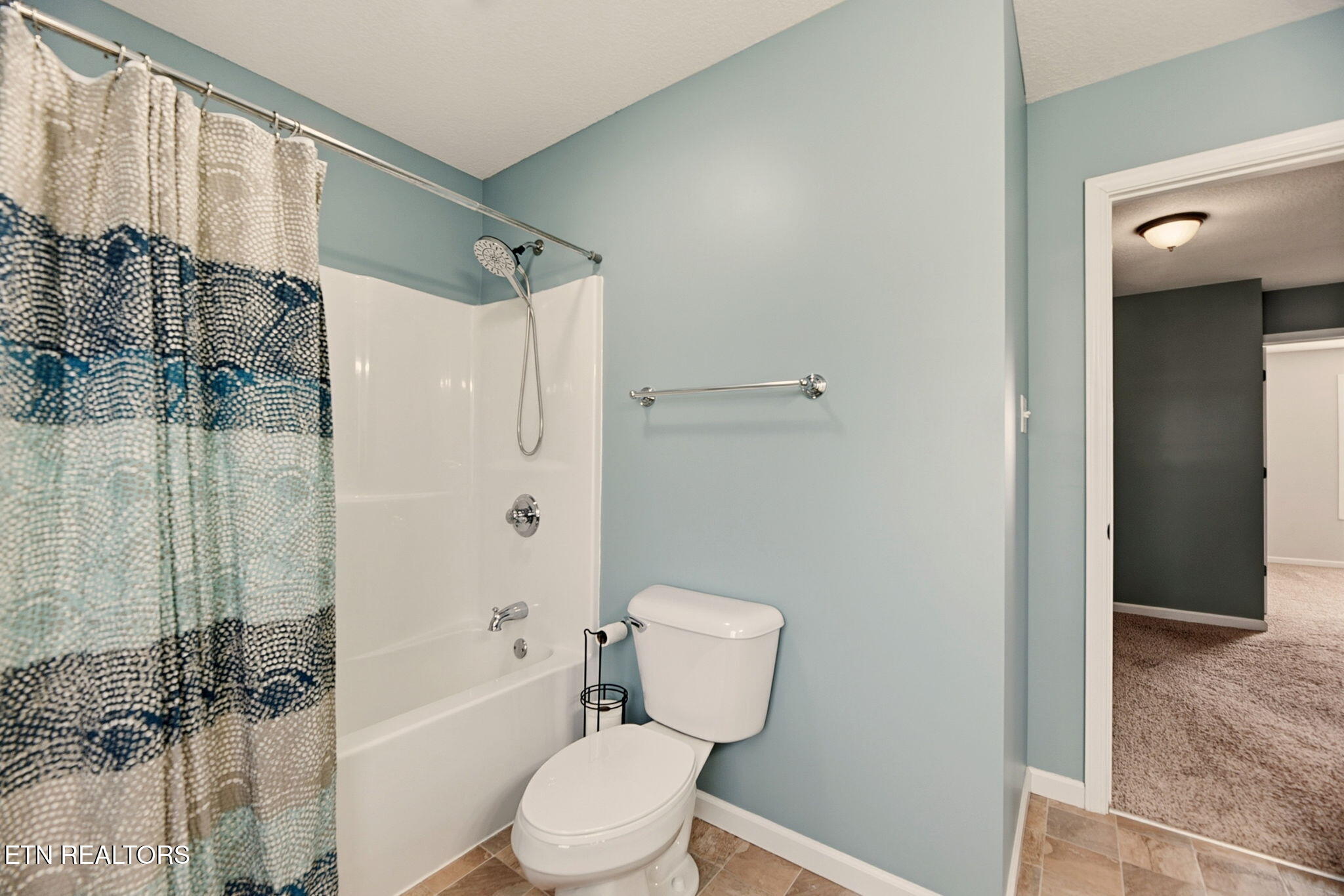 1632 Dempsey Road Knoxville, TN 37932 - Photo 31 of 56 Guest bath
