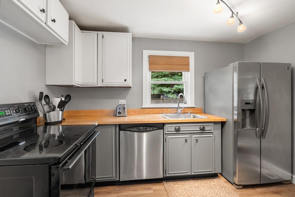 17 Eleanor Road Framingham, MA 01701 - Photo 4 of 17
