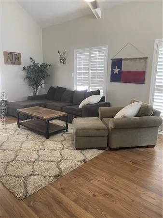 $735 | 300 Cooner Street, College Station, TX 77840