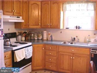 2611 Larkin Road Boothwyn, PA 19061 - Photo 8 of 12 Kitchen