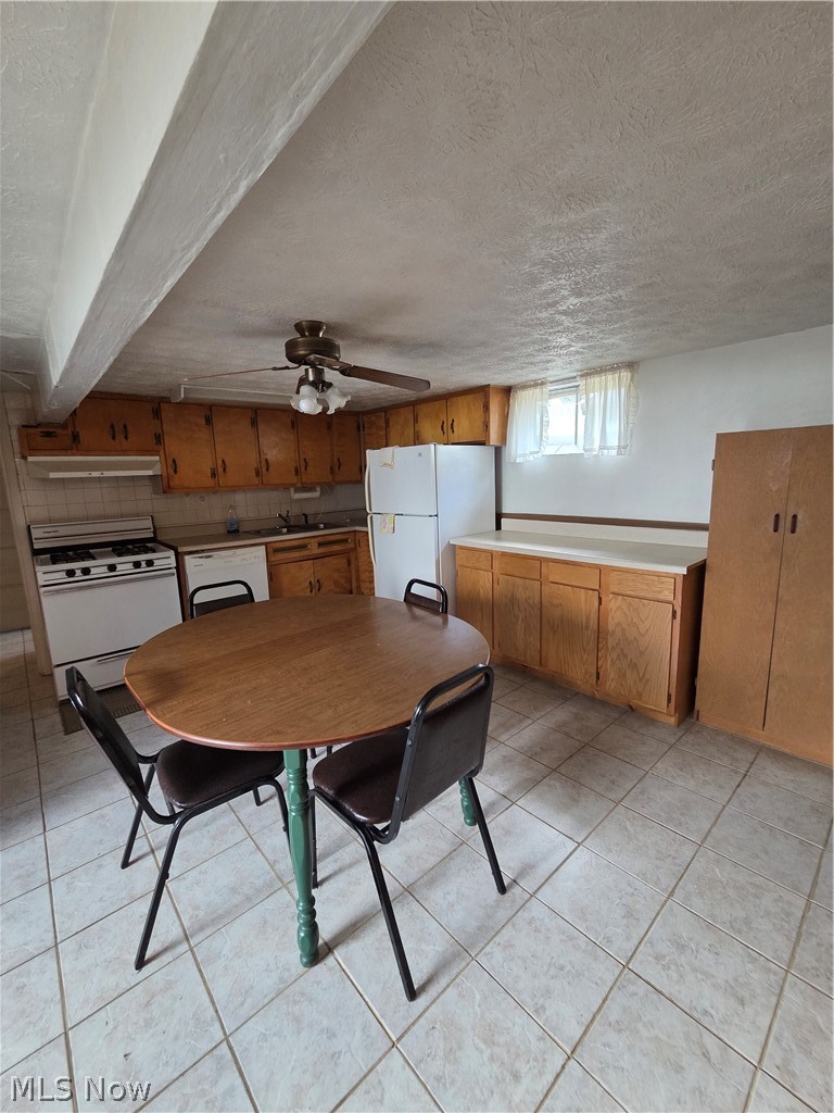 636 Lincoln Street Struthers, OH 44471 - Photo 23 of 26 Eat in kitchen