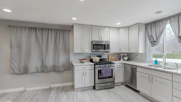 $185,000 | 86 Broadway, Chicago Heights, IL 60411