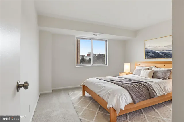 $289,900 | 5340 Holmes Run Parkway, Unit 904, Alexandria, VA 22304