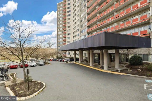 $289,900 | 5340 Holmes Run Parkway, Unit 904, Alexandria, VA 22304
