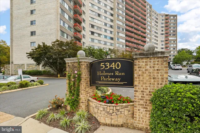 $289,900 | 5340 Holmes Run Parkway, Unit 904, Alexandria, VA 22304