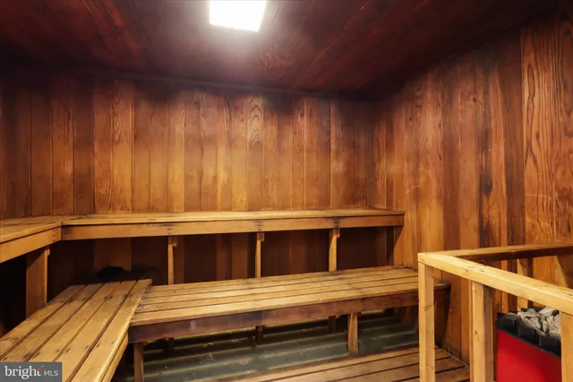 $289,900 | 5340 Holmes Run Parkway, Unit 904, Alexandria, VA 22304