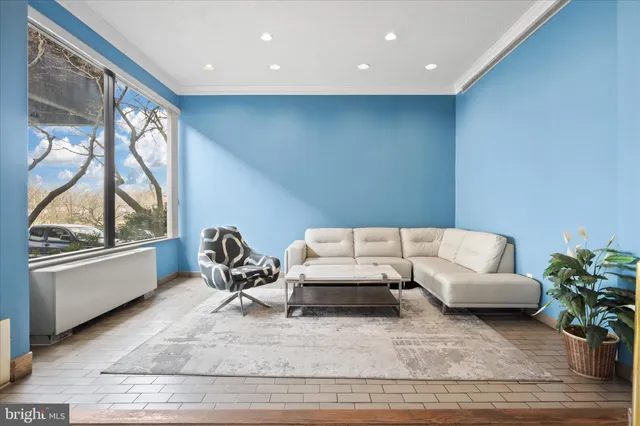 $289,900 | 5340 Holmes Run Parkway, Unit 904, Alexandria, VA 22304