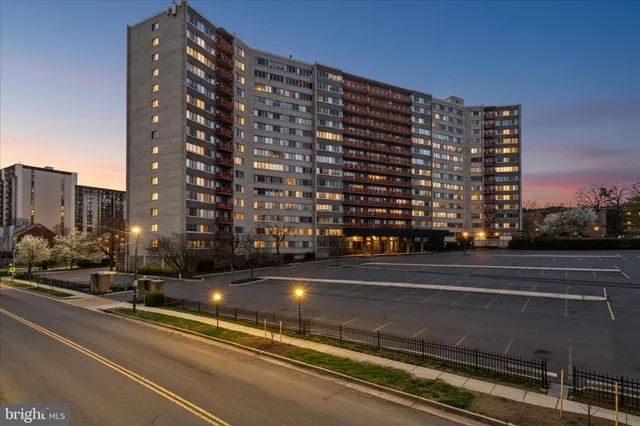 $289,900 | 5340 Holmes Run Parkway, Unit 904, Alexandria, VA 22304