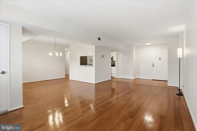 $289,900 | 5340 Holmes Run Parkway, Unit 904, Alexandria, VA 22304