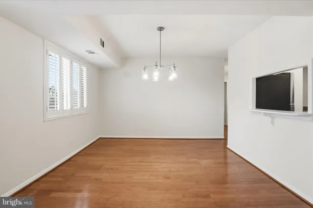 $289,900 | 5340 Holmes Run Parkway, Unit 904, Alexandria, VA 22304