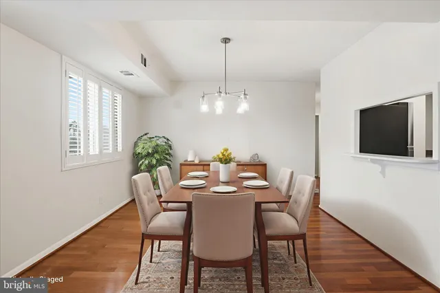 $289,900 | 5340 Holmes Run Parkway, Unit 904, Alexandria, VA 22304