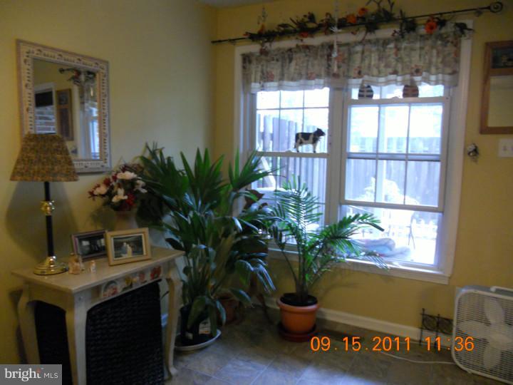 100 Bancroft Road Lansdale, PA 19446 - Photo 5 of 12 Living Room