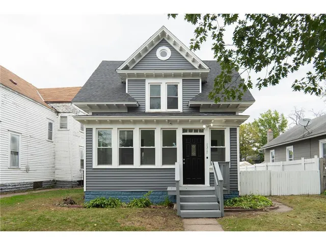 $2,399 | 1317 Reaney Avenue East, St. Paul, MN 55106