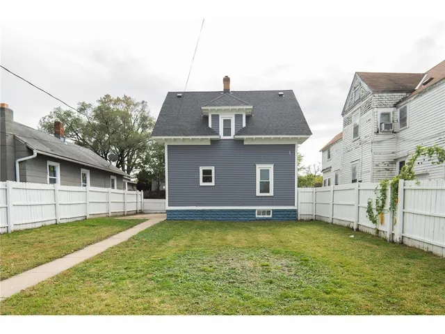 $2,399 | 1317 Reaney Avenue East, St. Paul, MN 55106