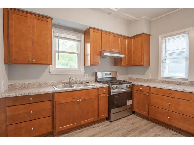 $2,399 | 1317 Reaney Avenue East, St. Paul, MN 55106