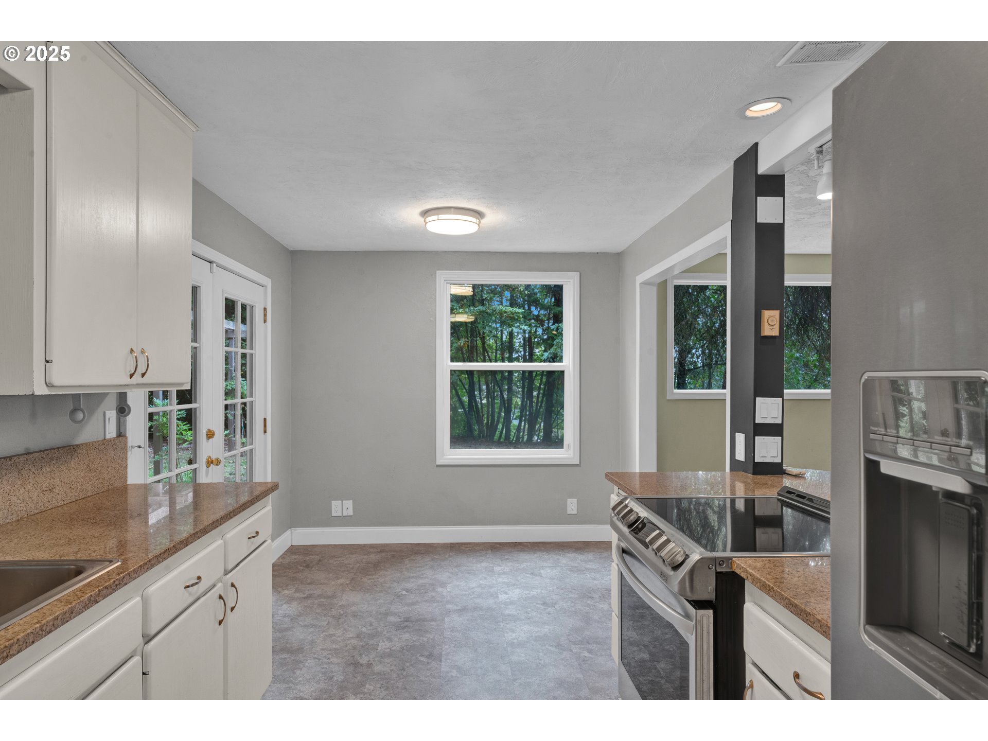 2850 Garfield Street Eugene, OR 97405 - Photo 11 of 46 a kitchen with granite countertop a sink and a stove