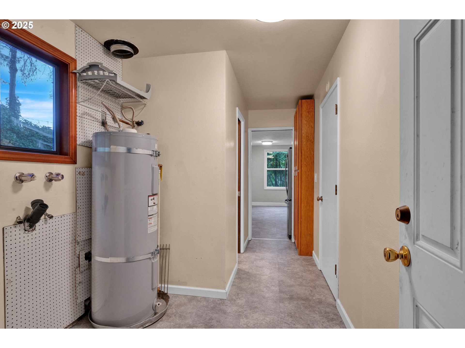 2850 Garfield Street Eugene, OR 97405 - Photo 17 of 46 a bathroom with a shower