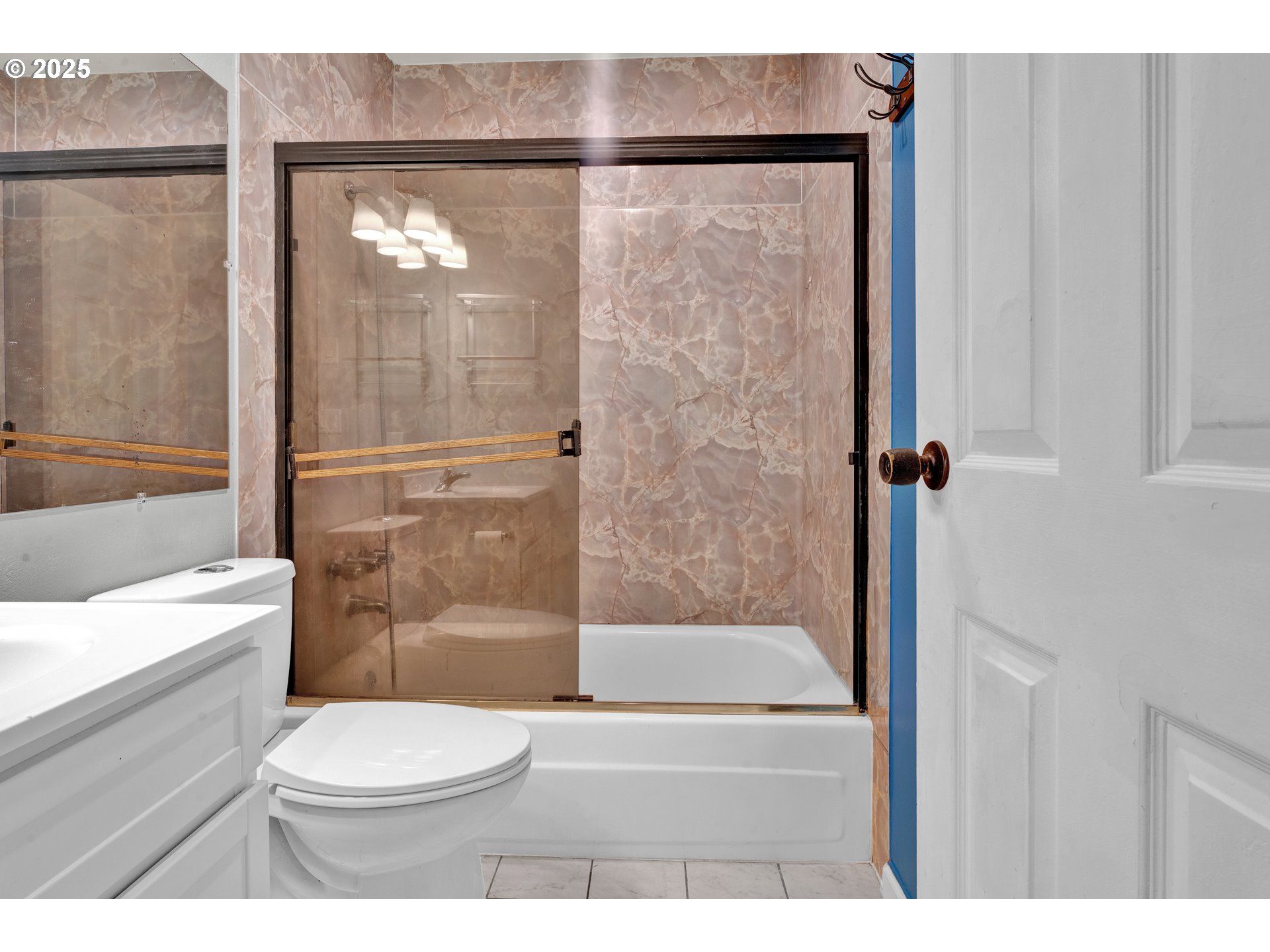 2850 Garfield Street Eugene, OR 97405 - Photo 21 of 46 a bathroom with a shower a toilet and a bathtub