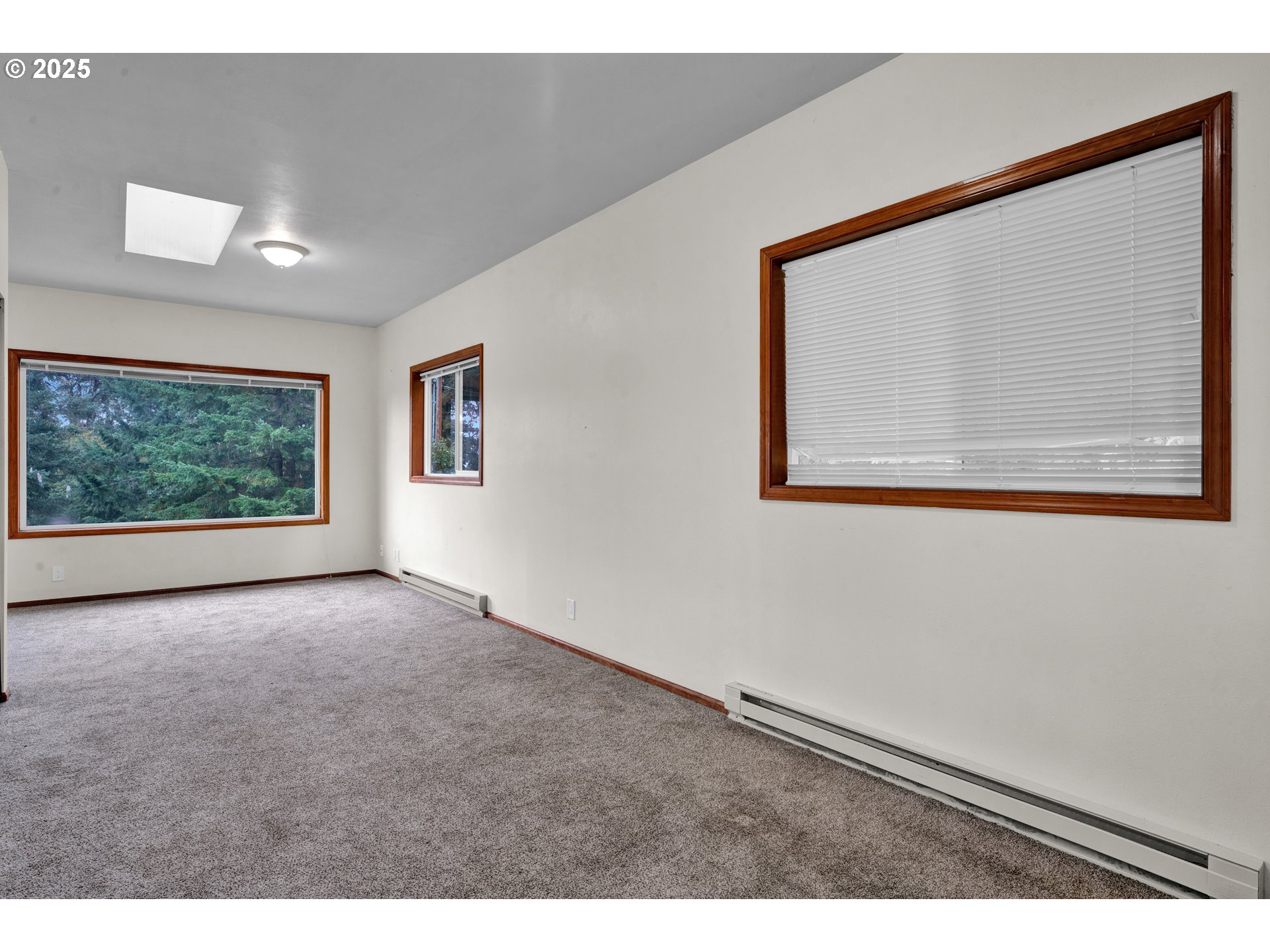 2850 Garfield Street Eugene, OR 97405 - Photo 29 of 46 a view of empty room with window
